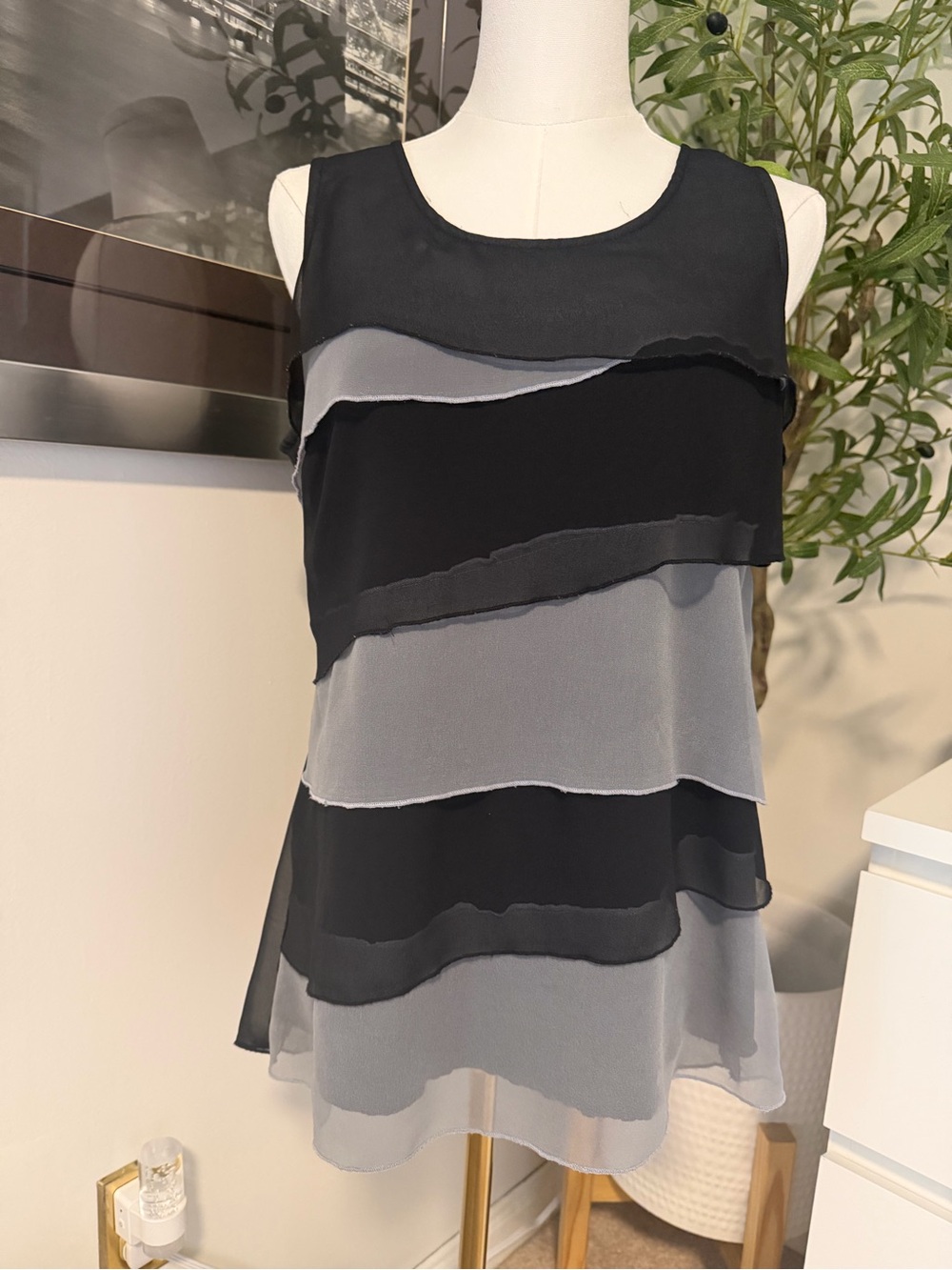 Adiva Black Grey Layered Chiffon Tiered Sleeveless Top Medium